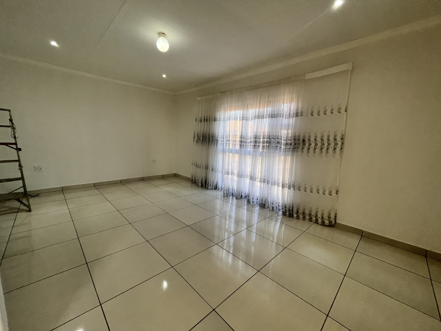 5 Bedroom Property for Sale in Wilkoppies North West